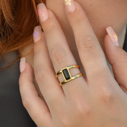 Bague Nocturna-dorée avec pierre noir onyx - Harmony & Senteur