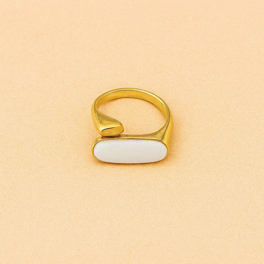 Bague Ella – Pierre ovale blanche