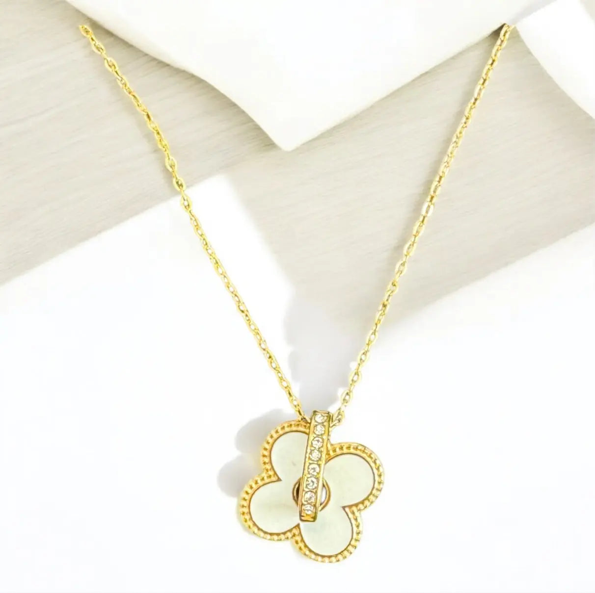 Collier Trèfle Éclat – doré, nacre - Harmony & Senteur