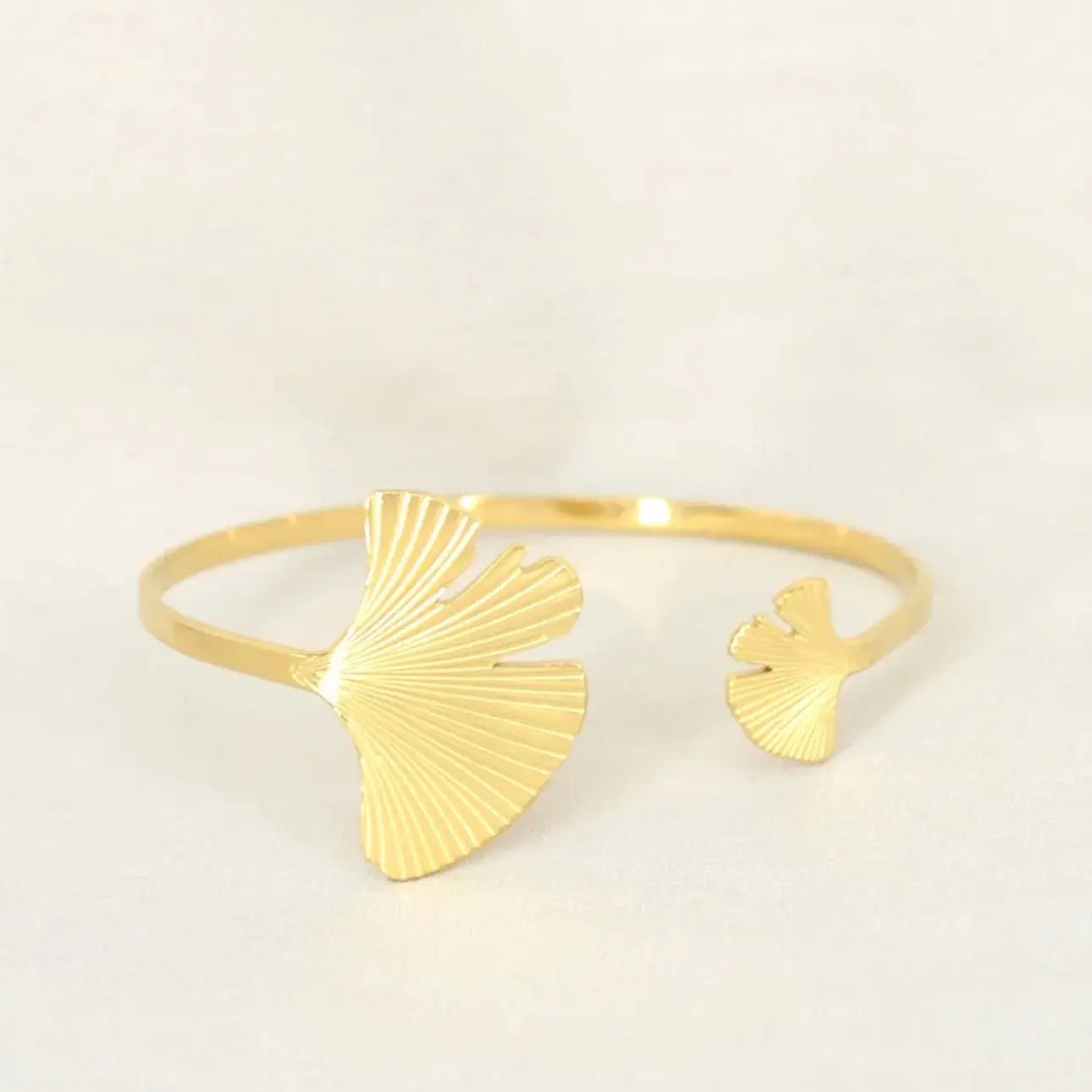 Bracelet Ginkgo – Jonc feuille doré ou argenté - Harmony & Senteur